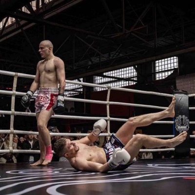 Осиповчанин выиграл профессиональный бой по кикбоксингу единогласным решением судей